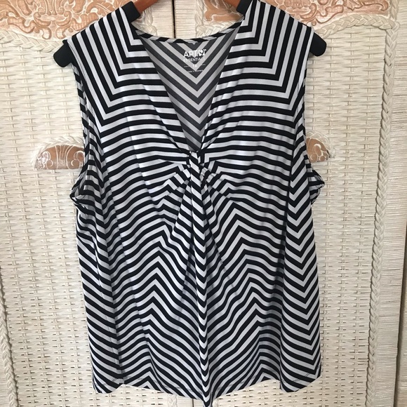 Apt. 9 Tops - Sleeveless  black and white blouse